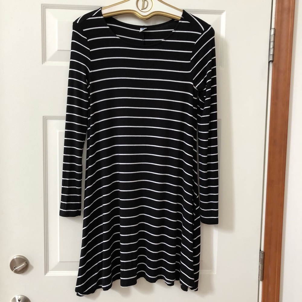 Old Navy Long Sleeve Black w/White Stripe Dress - Size SP